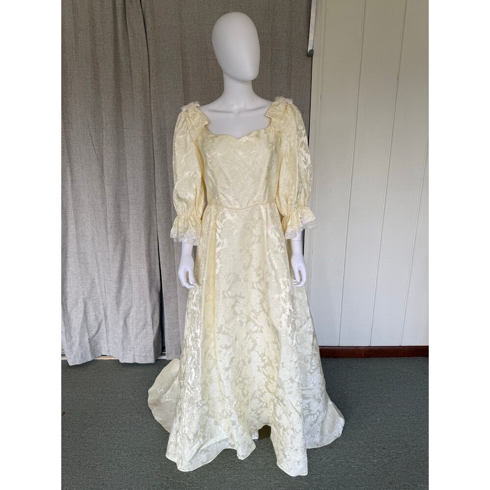 Vintage Diana style Floral 
Wedding Gown Sz 16